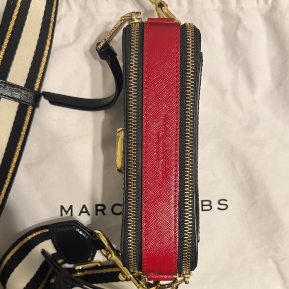 Marc Jacobs Black and Gold Crossbody Bag - Picture 3 of 4